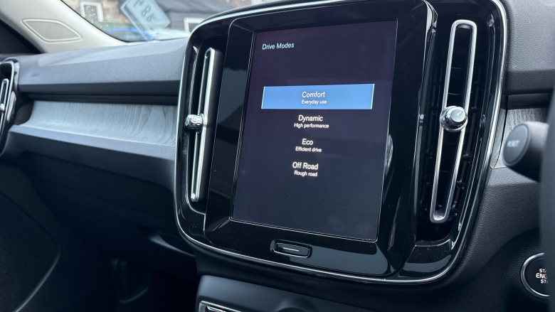 Volvo Xc40 2.0 B4P Inscription Pro 5dr Auto Petrol Estate